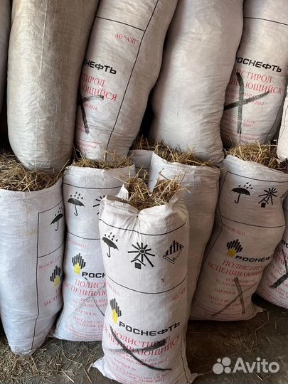 Солома в мешках