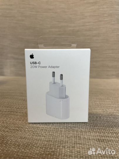 Новое зарядное устройство Apple USB-C 20W оригинал