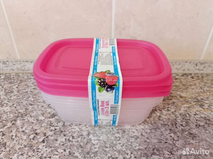 Набор пластиковых контейнеров