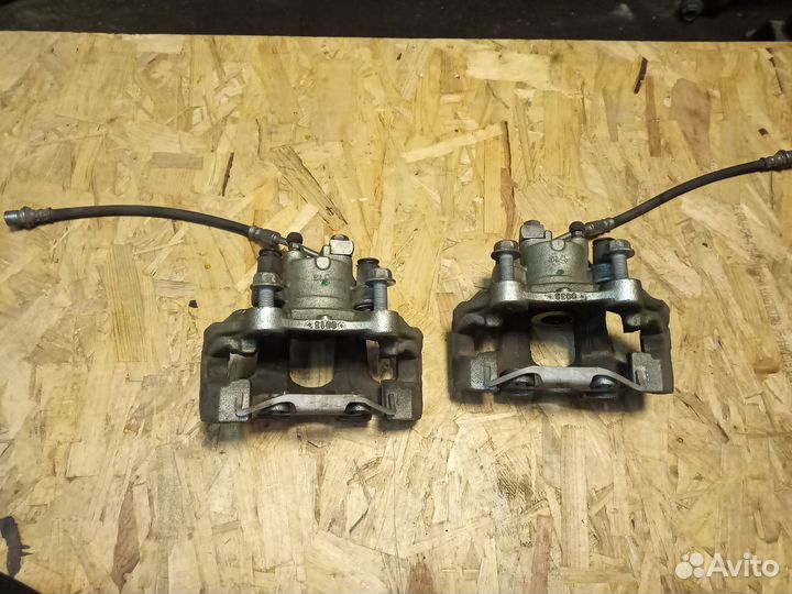 Шланг тормозной задний Jeep Grand Cherokee WK2