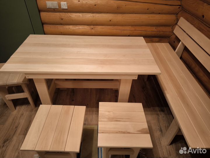 Набор деревянной мебели