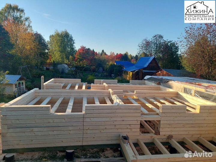 Дома срубы из бруса 9х9 с крыльцом и балконом и