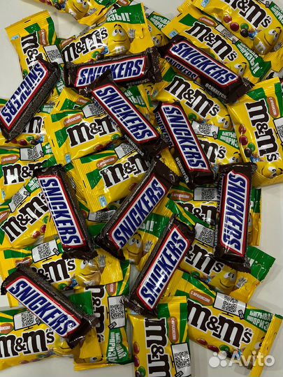 Сникерс батончик