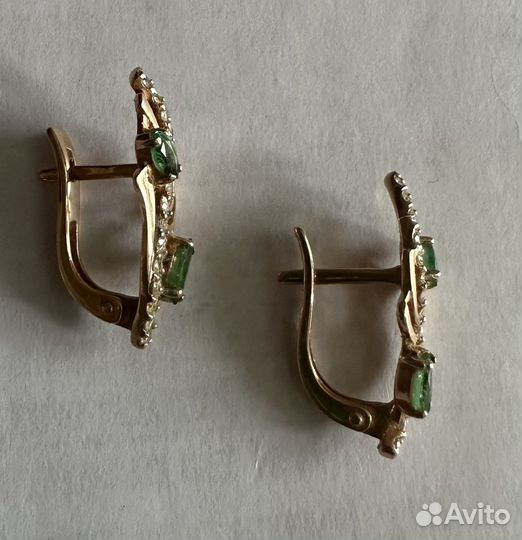 Золотые серьги и кольцо бриллиантами и изумрудами