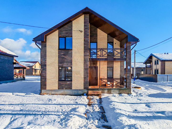 Дом 192,7 м² на участке 7 сот.