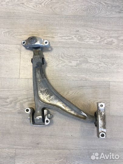 Рычаг передний нижний левый