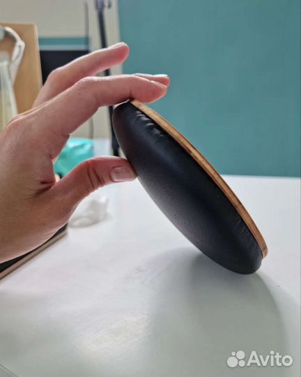 Подставка под локоть для мастера маникюра