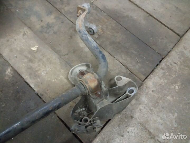Audi A6C5 стабилизатор с опорами двигателя