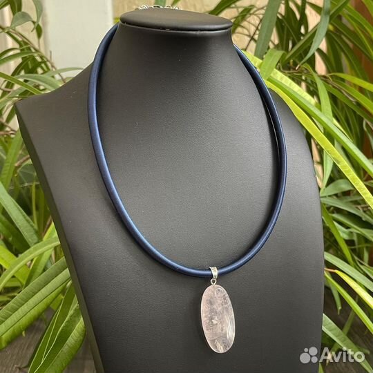 Кулоны из натурального камня на шнуре