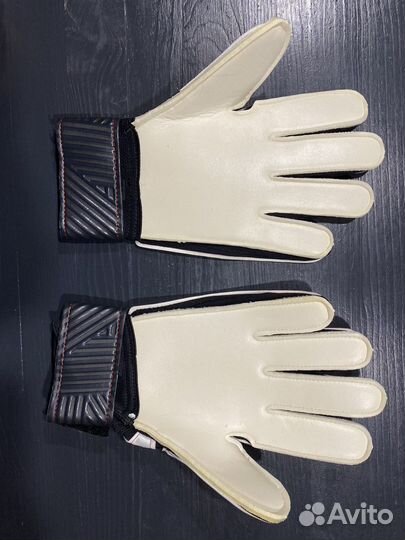 Вратарские перчатки