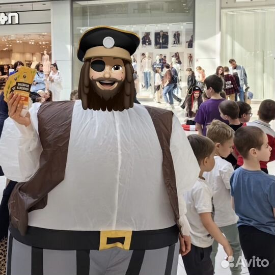 Промоутер раздача листовок