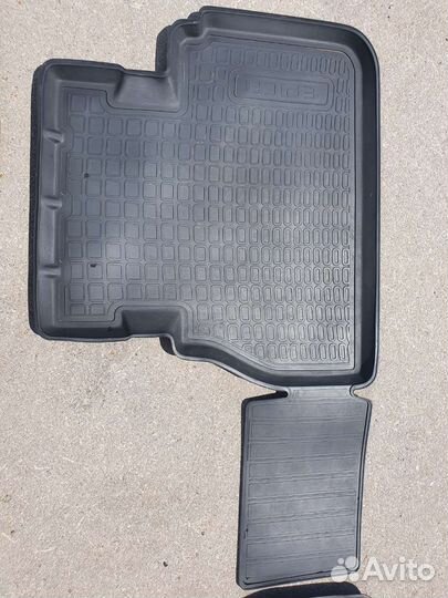 Продаю комплект резиновых ковров для Шевроле Эпика