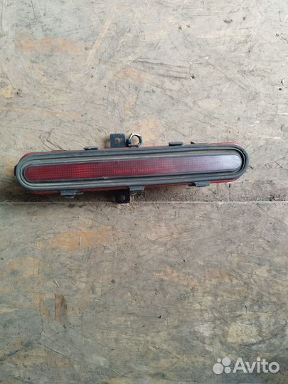Задний стоп сигнал в крышку багажника exiv st200