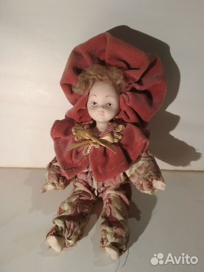 Фарфоровая кукла паж Каподимонте