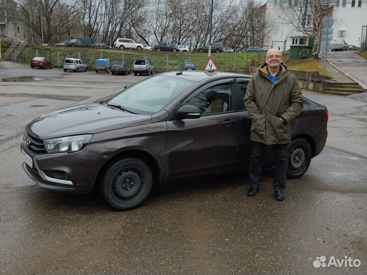 Инструктор по вождению, преподаватель пдд