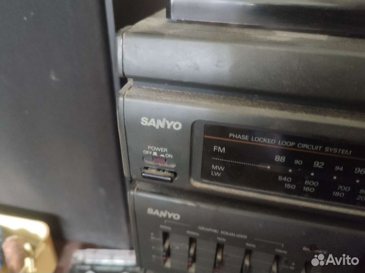 Музыкальный центр Sanyo и 2 колонки Panasonic