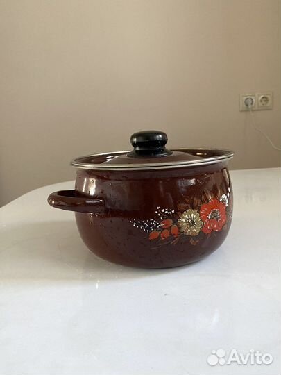 Кастрюля советская эмал.Новая из магазина Ядран