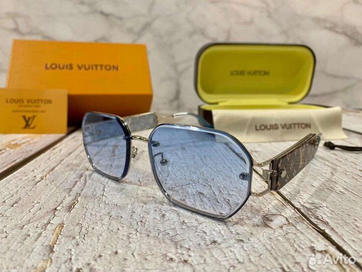 Солнечные очки женские с футляром