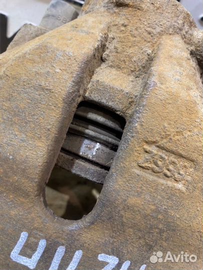 Суппорт тормозной передний Volkswagen Passat B5