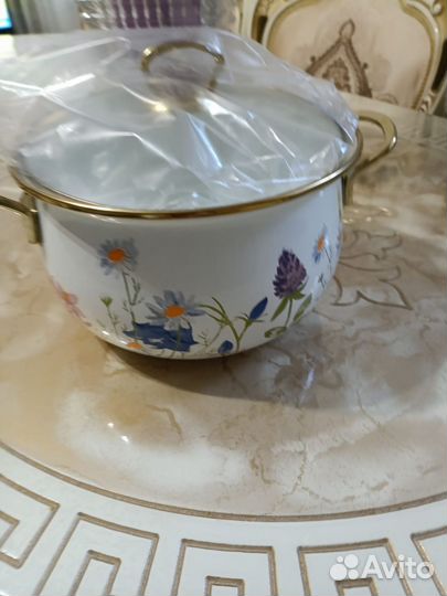 Кастрюля эмалированная новая