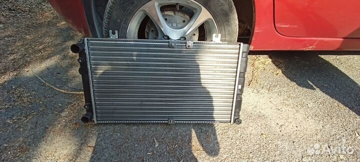 Радиатор охлаждения на Лада Калина 1 поколения
