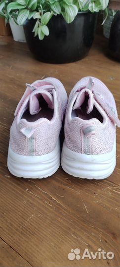 Кроссовки для девочки