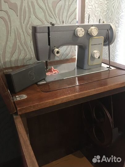 Швейная машинка чайка 142м бу