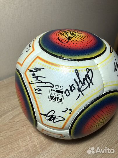Футбольный мяч с автографами сборной России
