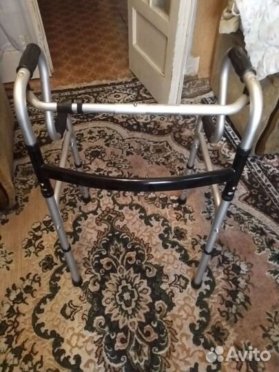 Ходунки для пожилых малоподвижных людей складные