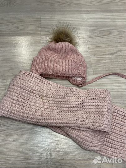 Отдам шапочку и шарфик для девочки