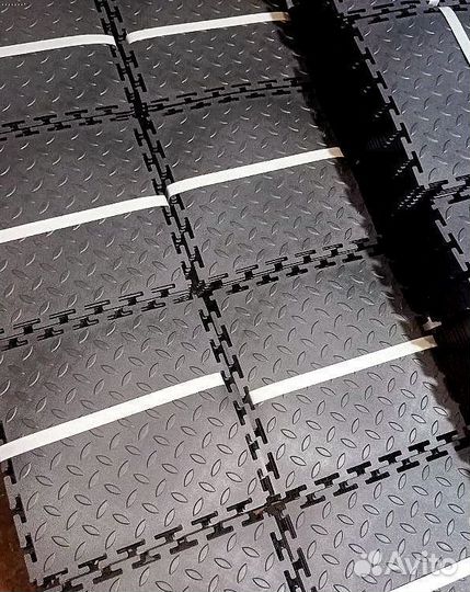 Пвх плитка для автосервиса