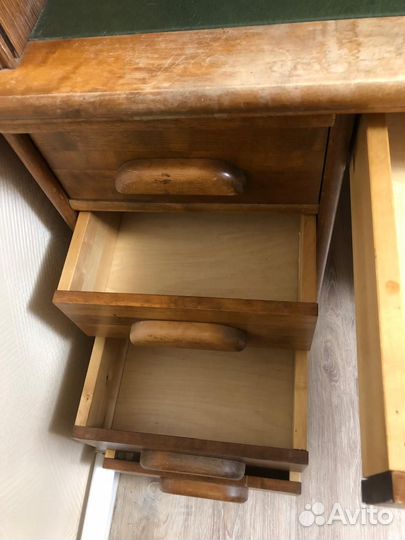 Письменный стол Вjоrkkvist и стулья Asko