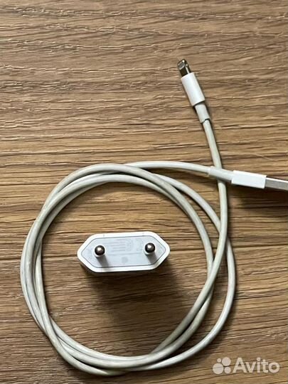 Зарядка на iPhone оригинал