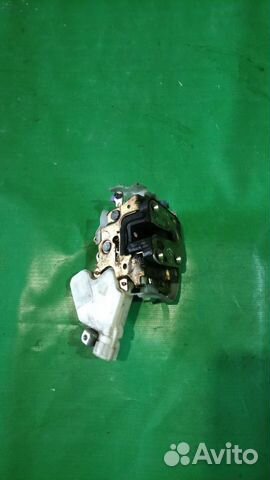 Замок двери передний правый Nissan Tino 1998-2003