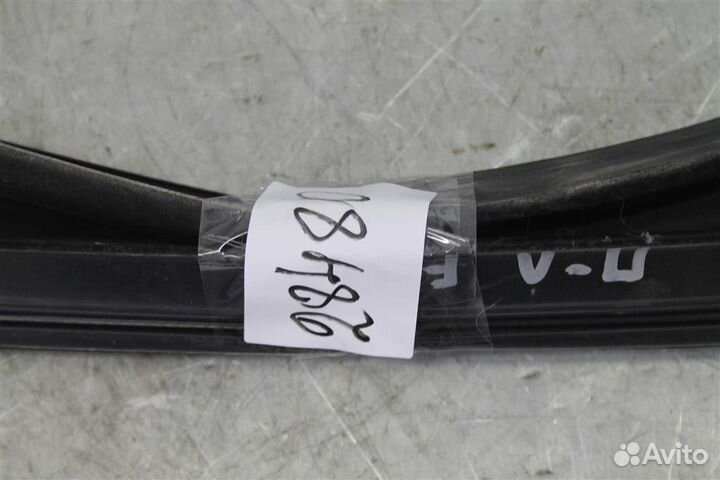 Уплотнитель стекла двери передней левой Ford Focu