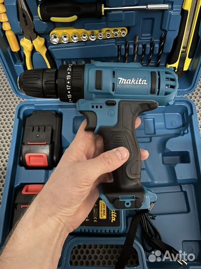 Шуруповерт makita 26v с набором инструментов