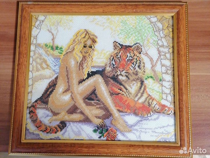 Картина 'девушка с тигром' крестиком