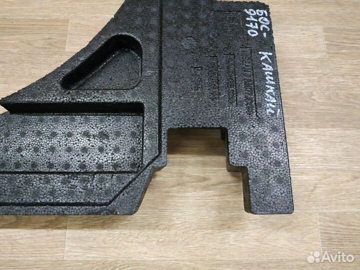 Наполнитель багажника правый Nissan Qashqai