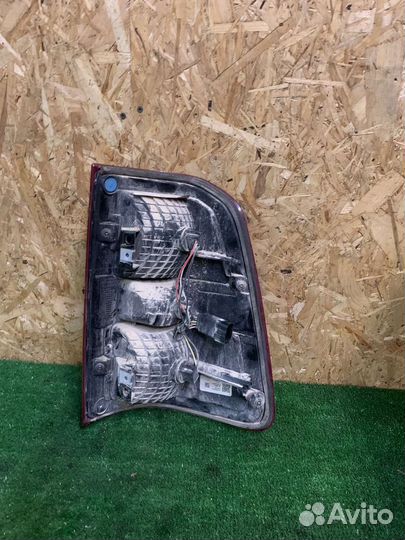 Dodge ram 2019- задний левый фонарь 68261577AE