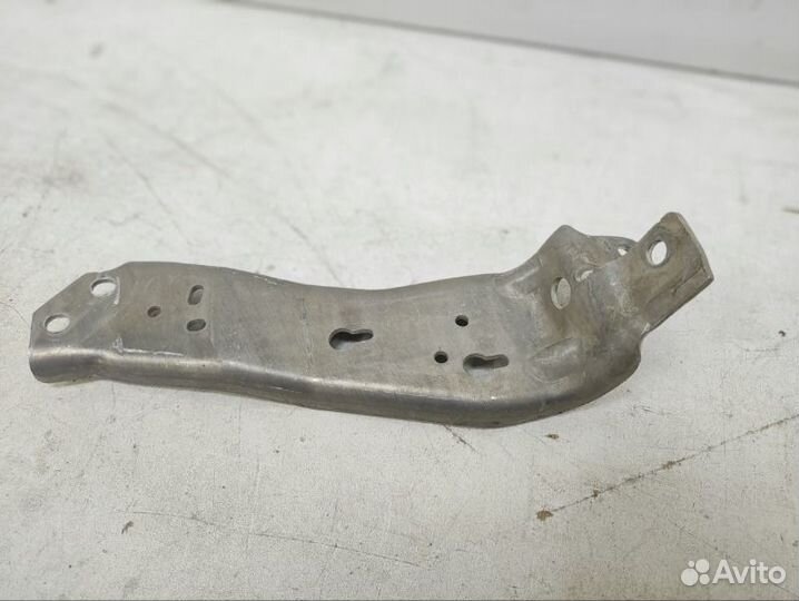 Кронштейн усилителя бампера передний правый Bmw X1