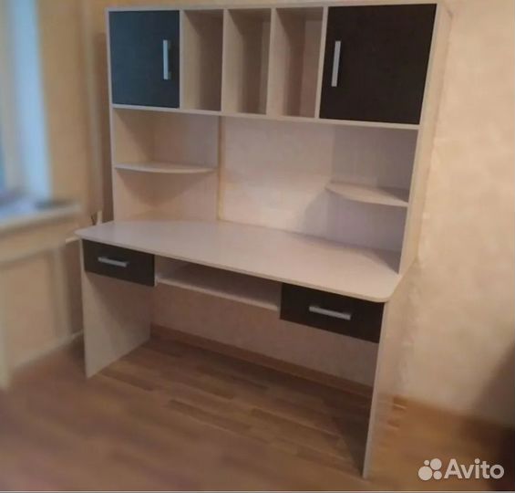 Компьютерный стол №8 (2 цвета) - в наличии