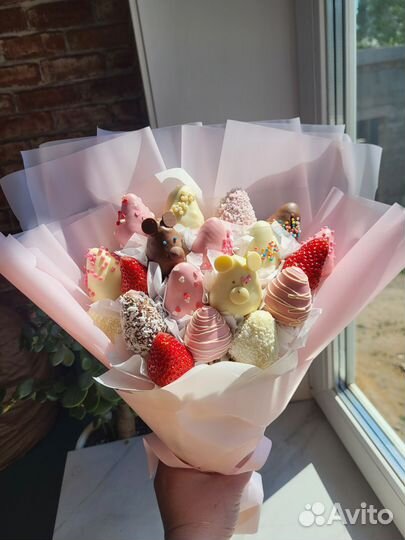 Клубника в шоколаде букеты с цветами