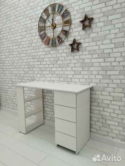 Стол письменный с ящиками