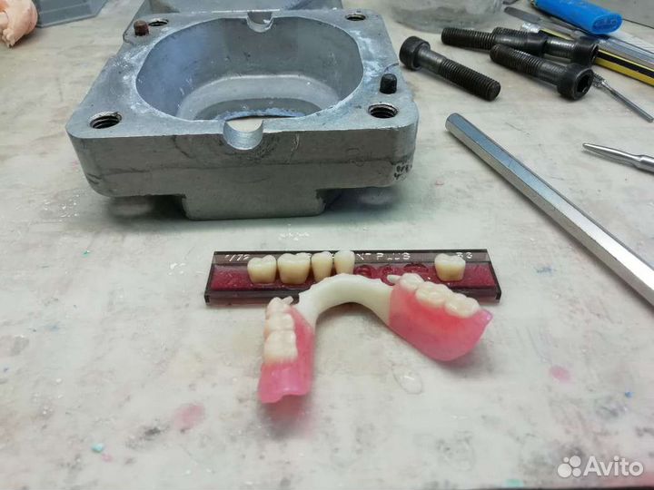 Зубной техник