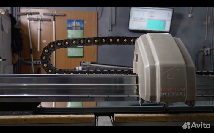 Стеклянная дверь по индивидуальным размерам