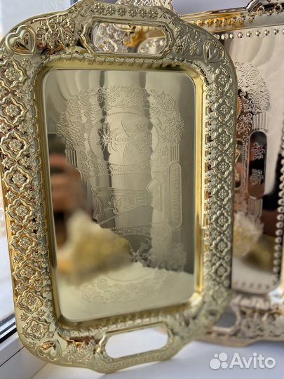 Поднос металлический золотой