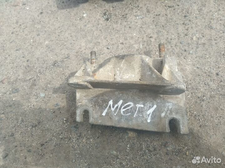 Кронштейн Рено Меган 1