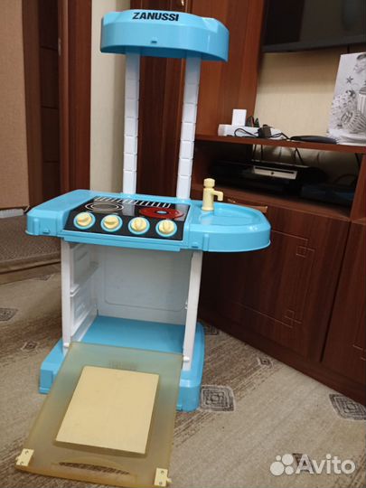 Отдам кухню для девочки