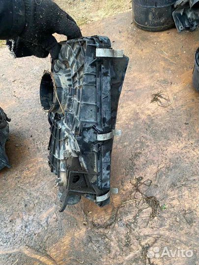 Корпус воздушного фильтра Nissan March K11