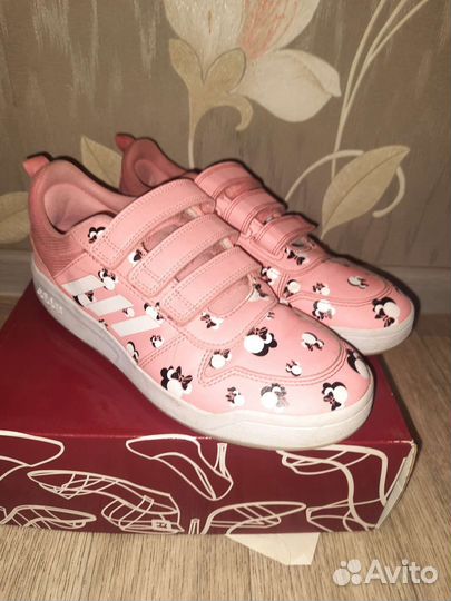 Кроссовки adidas
